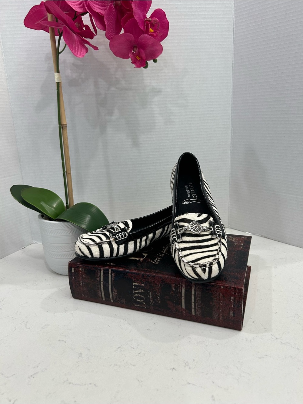 AEROSOLES Zebra-Pattern Slip-On Loafers in Black & White